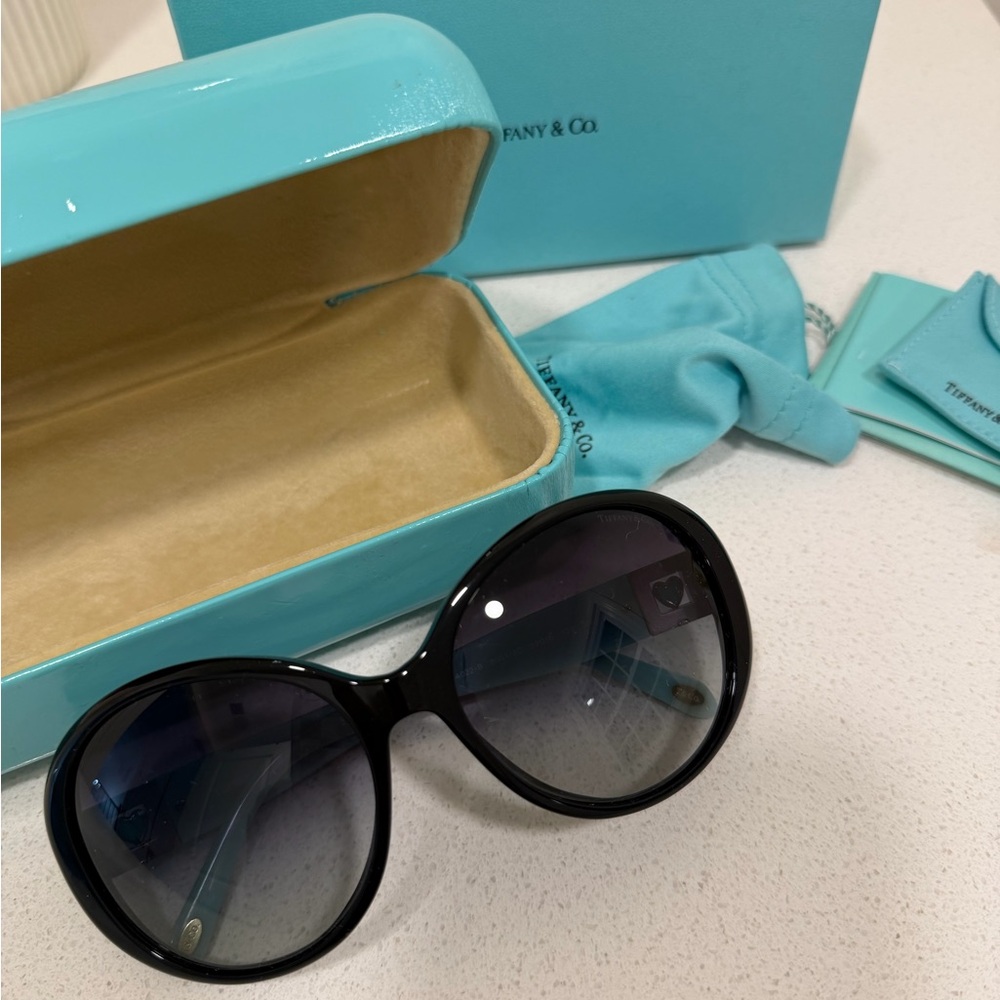 Tiffany & Co. Black Oversized Round Sunglasses with Tiffany Blue Case